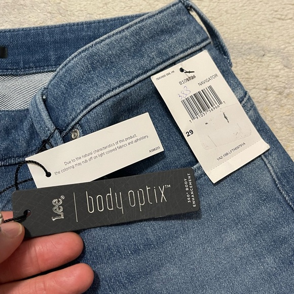NWT Women’s Size 29 Lee Body Optix Stretchable Jeans With Ripped Leg Opening - Picture 6 of 11